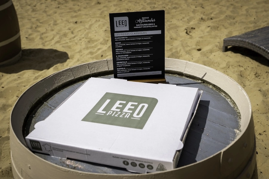 Boîte à pizza et cartes Leeo Pizza, deux outils concrets pour amléiorer la visibilité de l'offre snacking